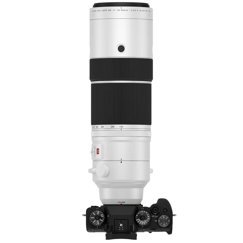 Großes Teleobjektiv Fujinon XF150-600mm für professionelle Fotografie.