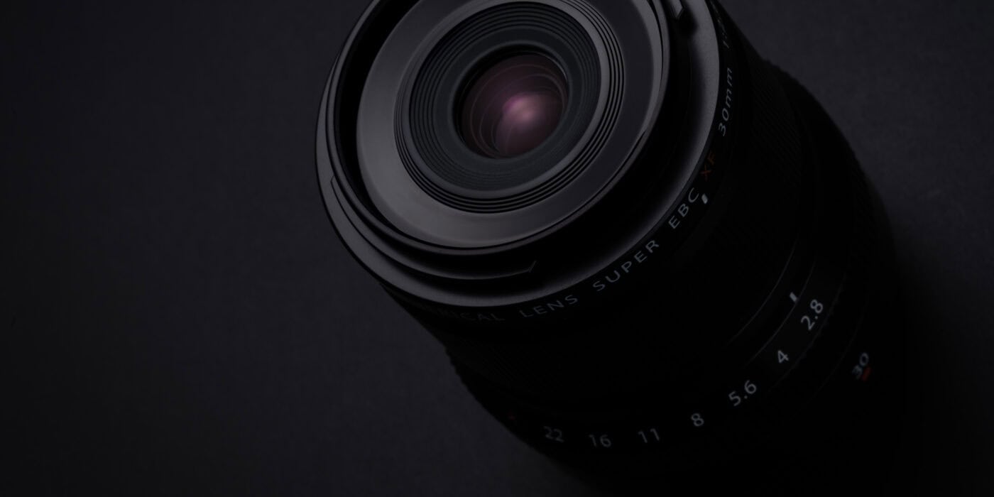 Hochwertiges Kameraobjektiv für professionelle Fotografie bei X-Kamera.