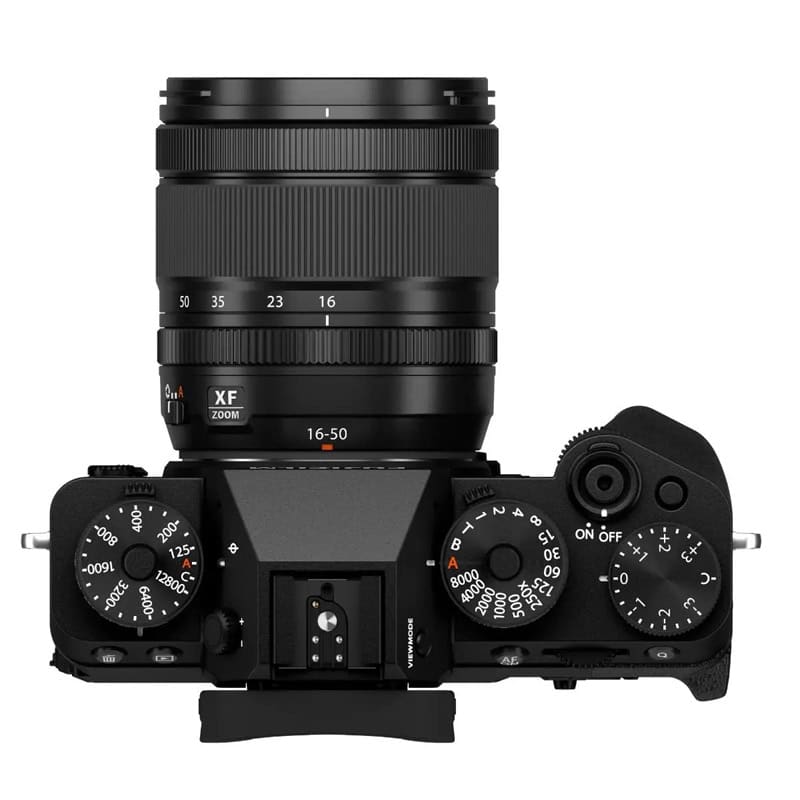 Fujifilm X-T5 Kamera mit XF16-50mm F2.8-4.8 R KM WR Objektiv schwarz.
