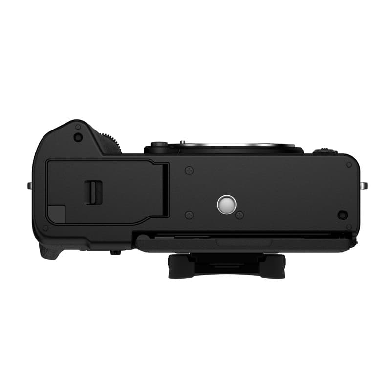 Schwarzes Fujifilm X-T5 Gehäuse auf weißem Hintergrund.