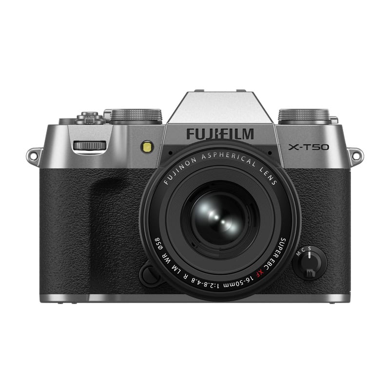 Fujifilm X-T50 Kamera mit 16-50mm Objektiv in Silber.